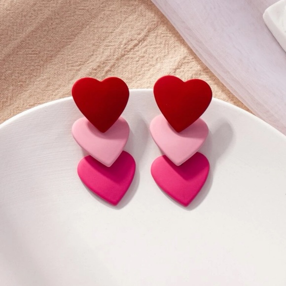 ❤️ Fun Gradient Heart Tassel Stud Earrings ❤️ - Picture 2 of 6